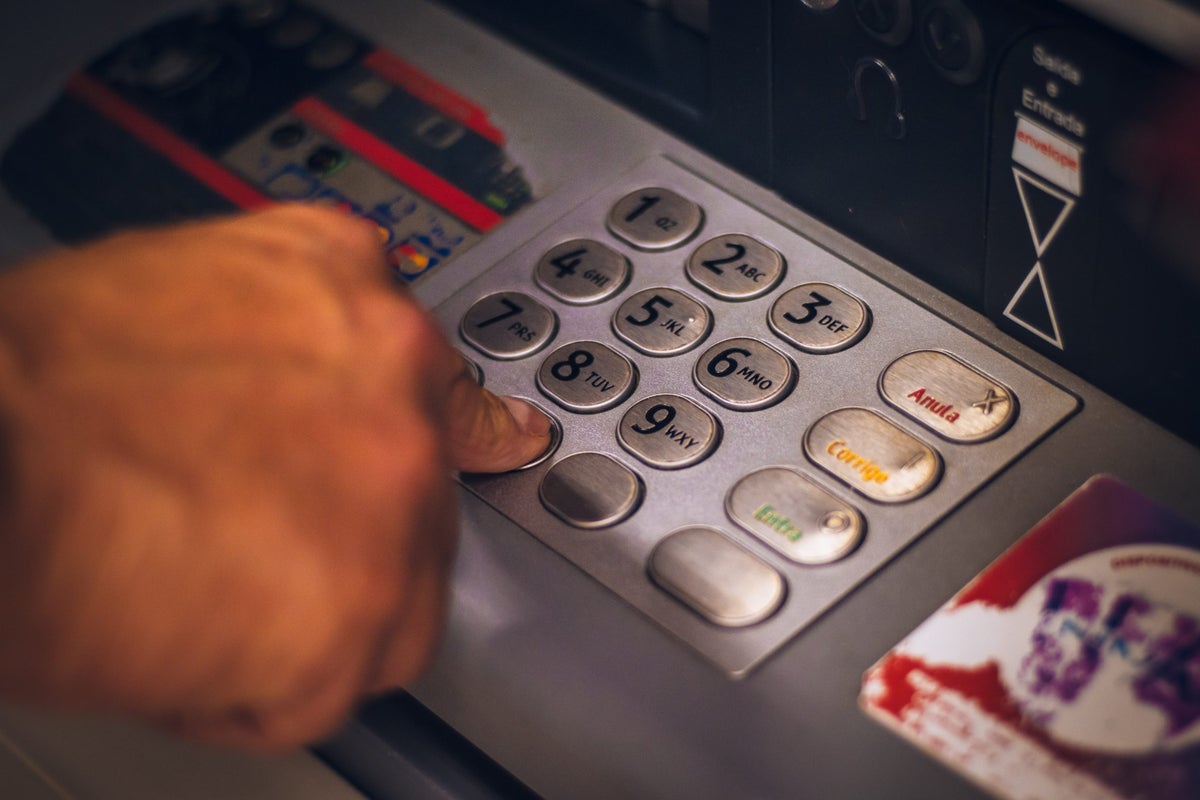 The 13 Best Checking Accounts To Avoid International ATM Withdrawal Fees