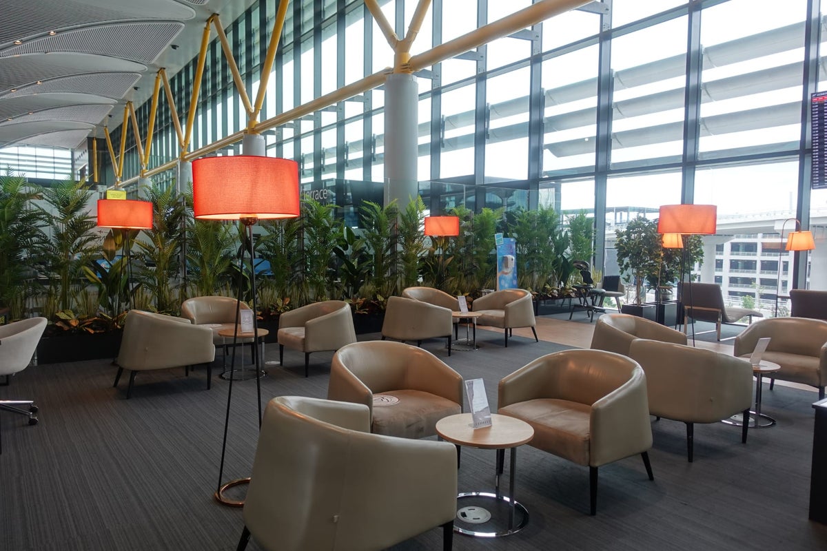 The 10+ Best Credit Cards for Airport Lounge Access [August 2023]